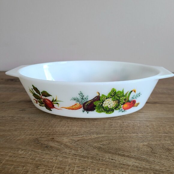 1970s vintage Pyrex England Tuscany Market Garden vegetable theme casserole dish - Picture 2 of 7
